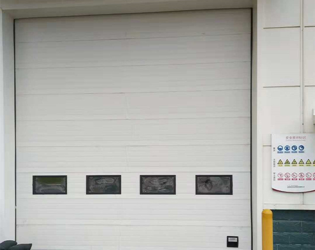 Industrial overhead lifting door