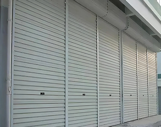 Industrial overhead lifting door
