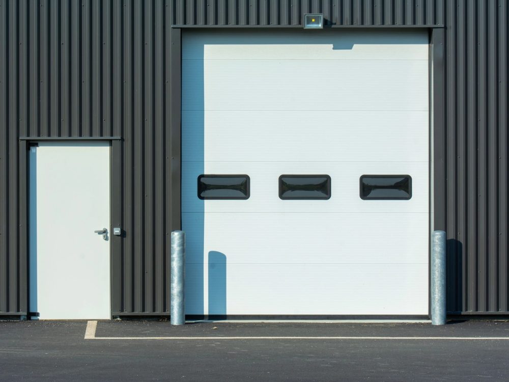 Cosa dovrebbero controllare gli acquirenti prima di ordinare una porta semplice e veloce in lega di alluminio?