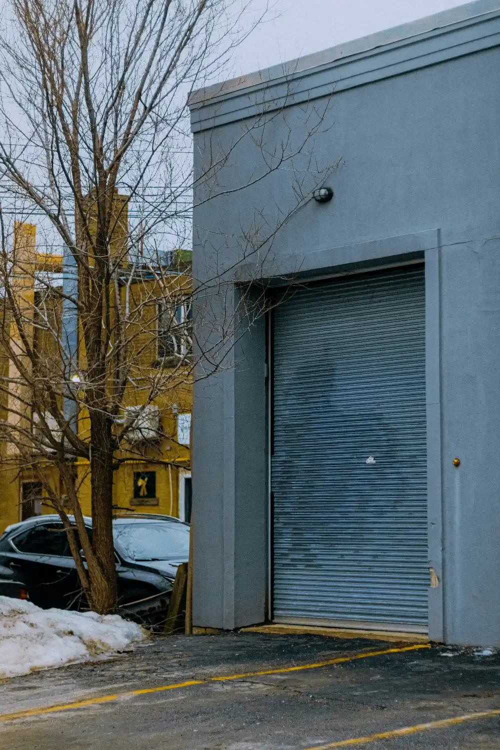 industrial roll up door opening reviewed for warehouse traffic flow (1)