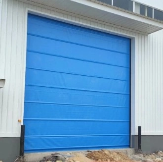 Aviation flexible access door with a double-layer insulating curtain